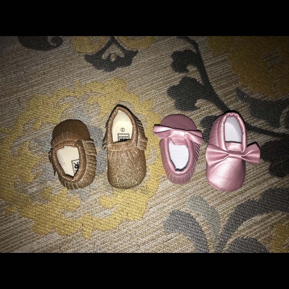 2 pairs infant fringe moccasins size 2